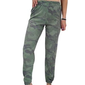 NWT AR-33 Camo Joggers